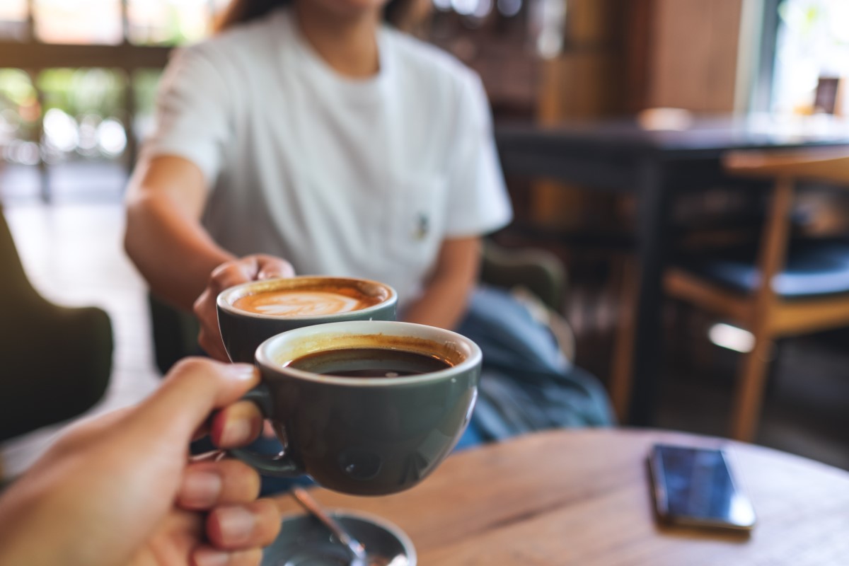 Relájese y disfrute de un café con un ser querido