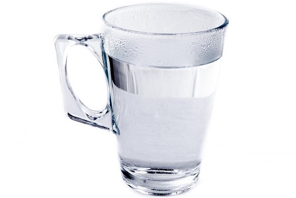 agua en un vaso