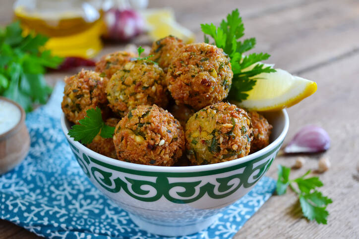 Falafel al horno: receta saludable de garbanzos, no sólo para veganos