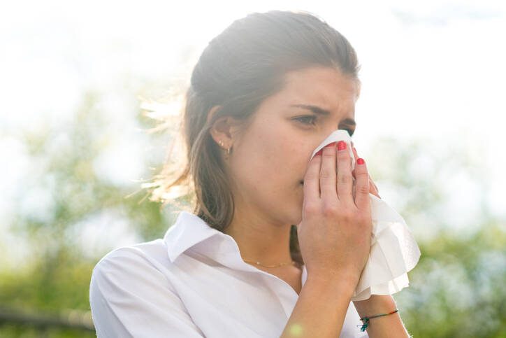 ¿Sufre fiebre del heno o rinitis alérgica?