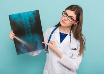 Tumores de la columna vertebral y la médula espinal: malignos y benignos, ¿cómo se manifiestan?